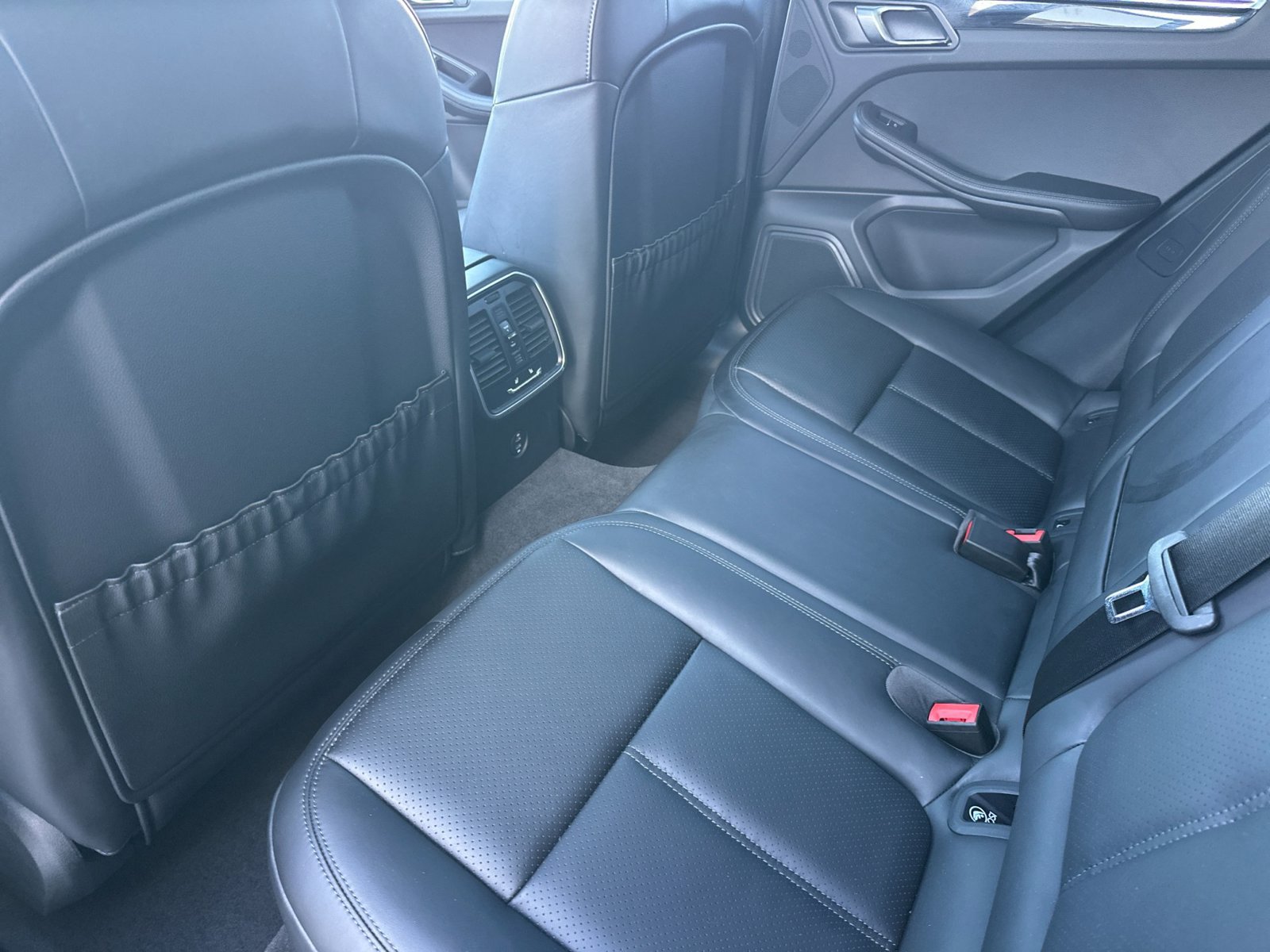 Used 2026 Porsche Macan AWD/4WD image 23