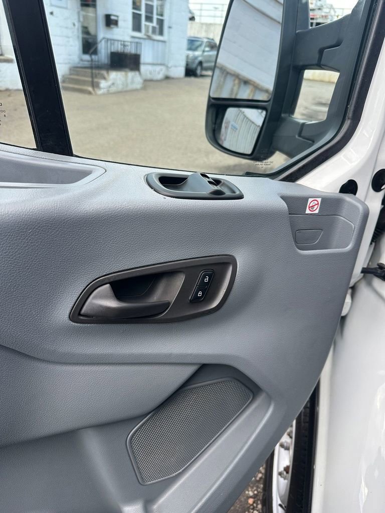 Used 2019 Ford Transit 250 138 RWD image 9