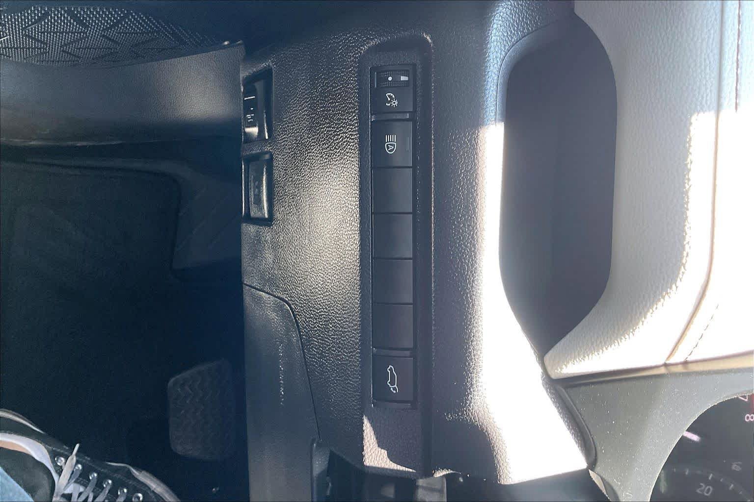 Used 2025 Toyota RAV4 XLE w/ Convenience Package FWD image 34