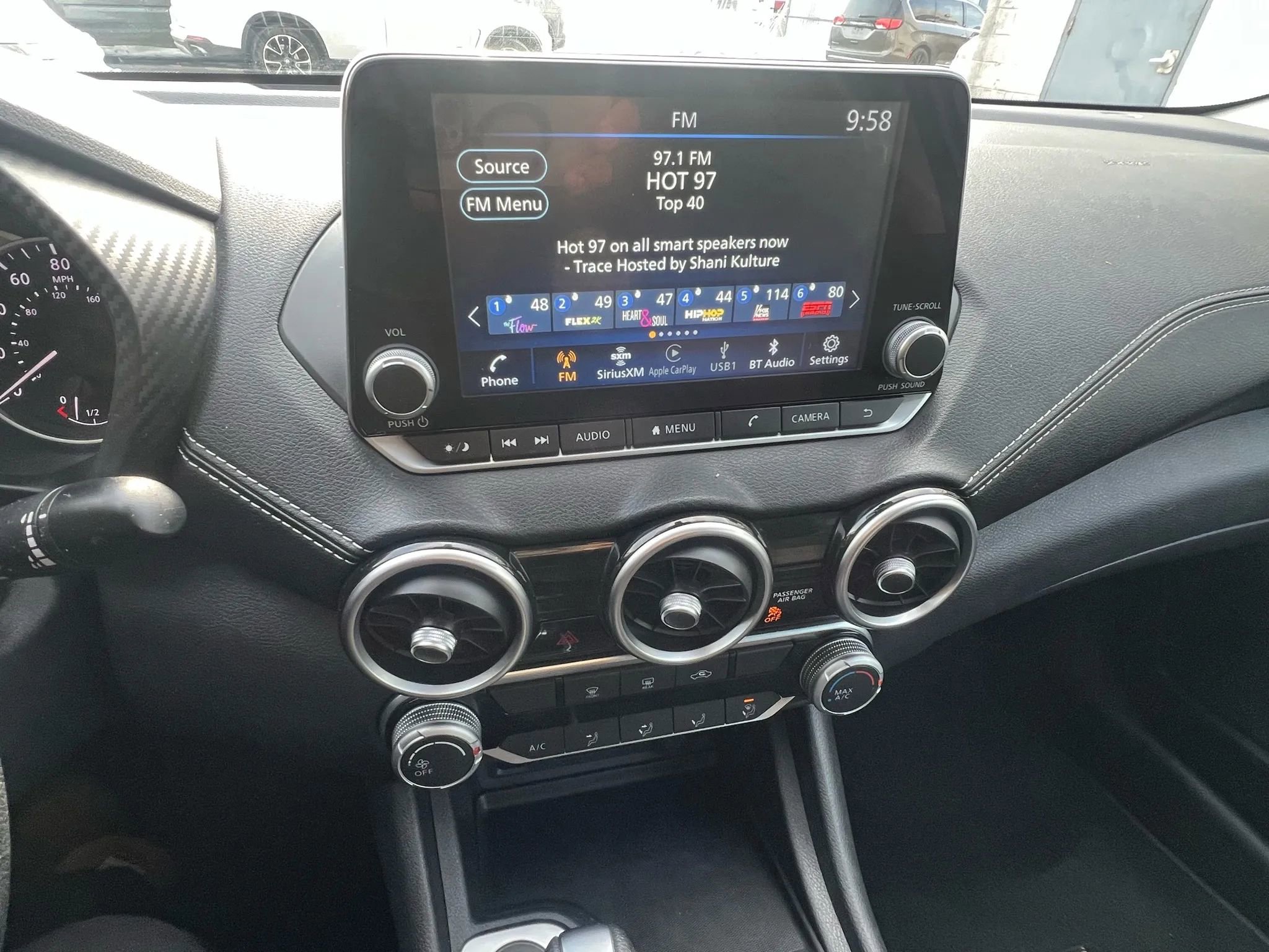 Used 2024 Nissan Sentra SV FWD image 19