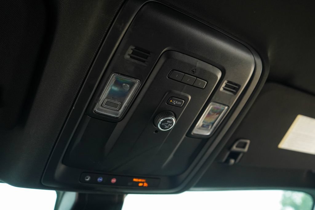 Used 2021 Chevrolet Suburban LT RWD image 12