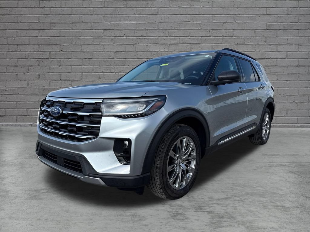 Used 2025 Ford Explorer Active w/ Active Comfort Package AWD/4WD image 3