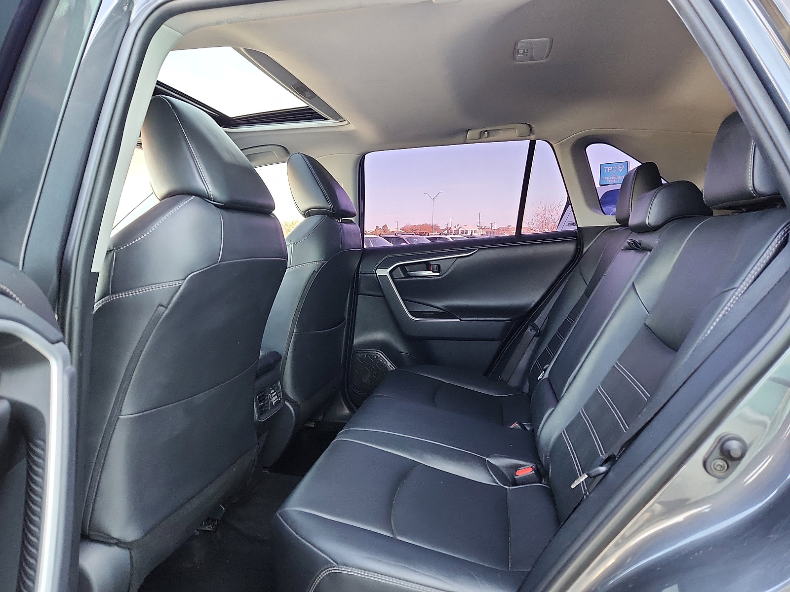 Used 2019 Toyota RAV4 Limited image 12