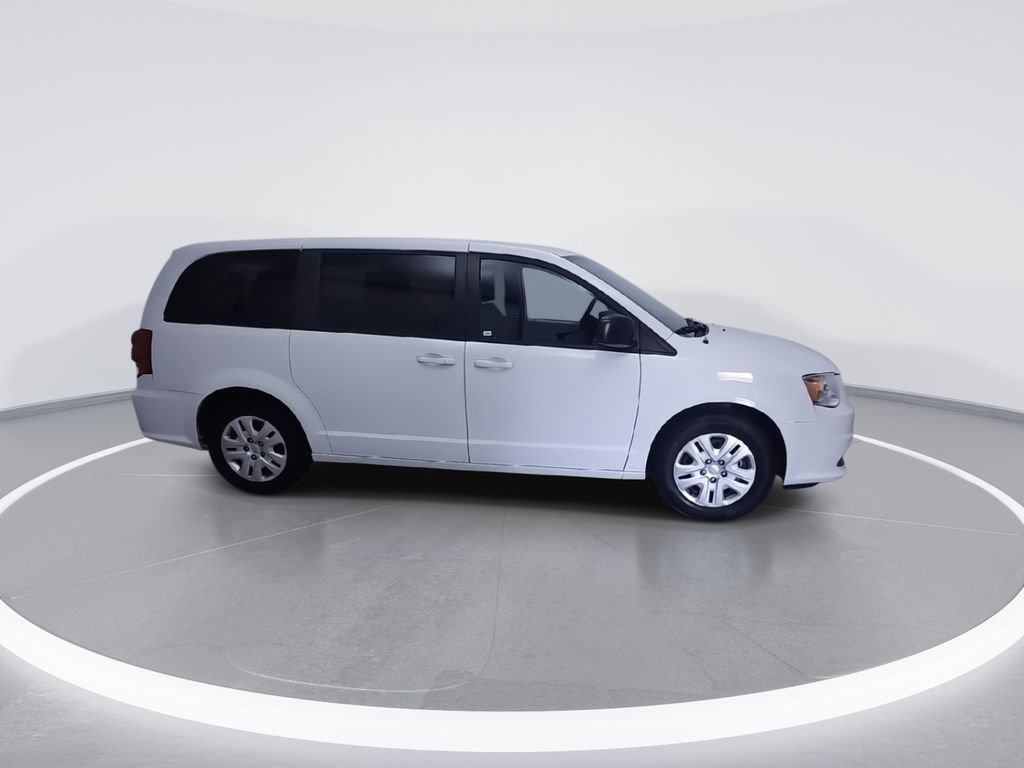 Used 2018 Dodge Grand Caravan SE FWD image 2
