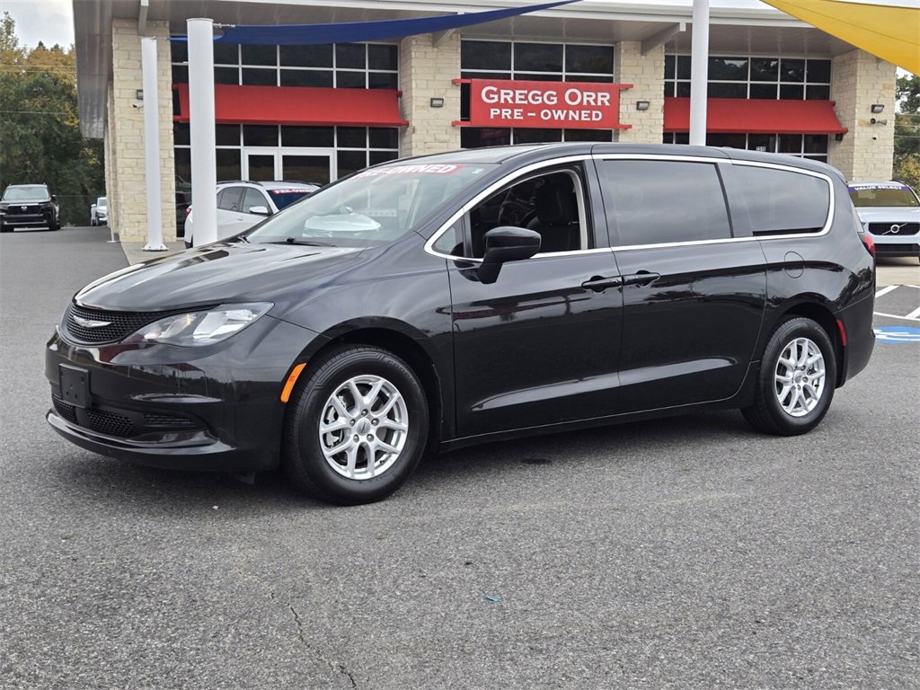 Used 2022 Chrysler Voyager LX image 1
