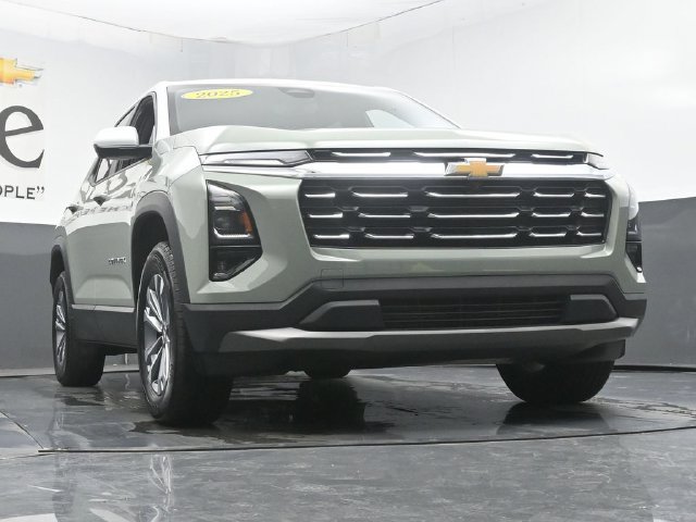 Used 2025 Chevrolet Equinox LT w/ Safety and Technology Package AWD/4WD image 3