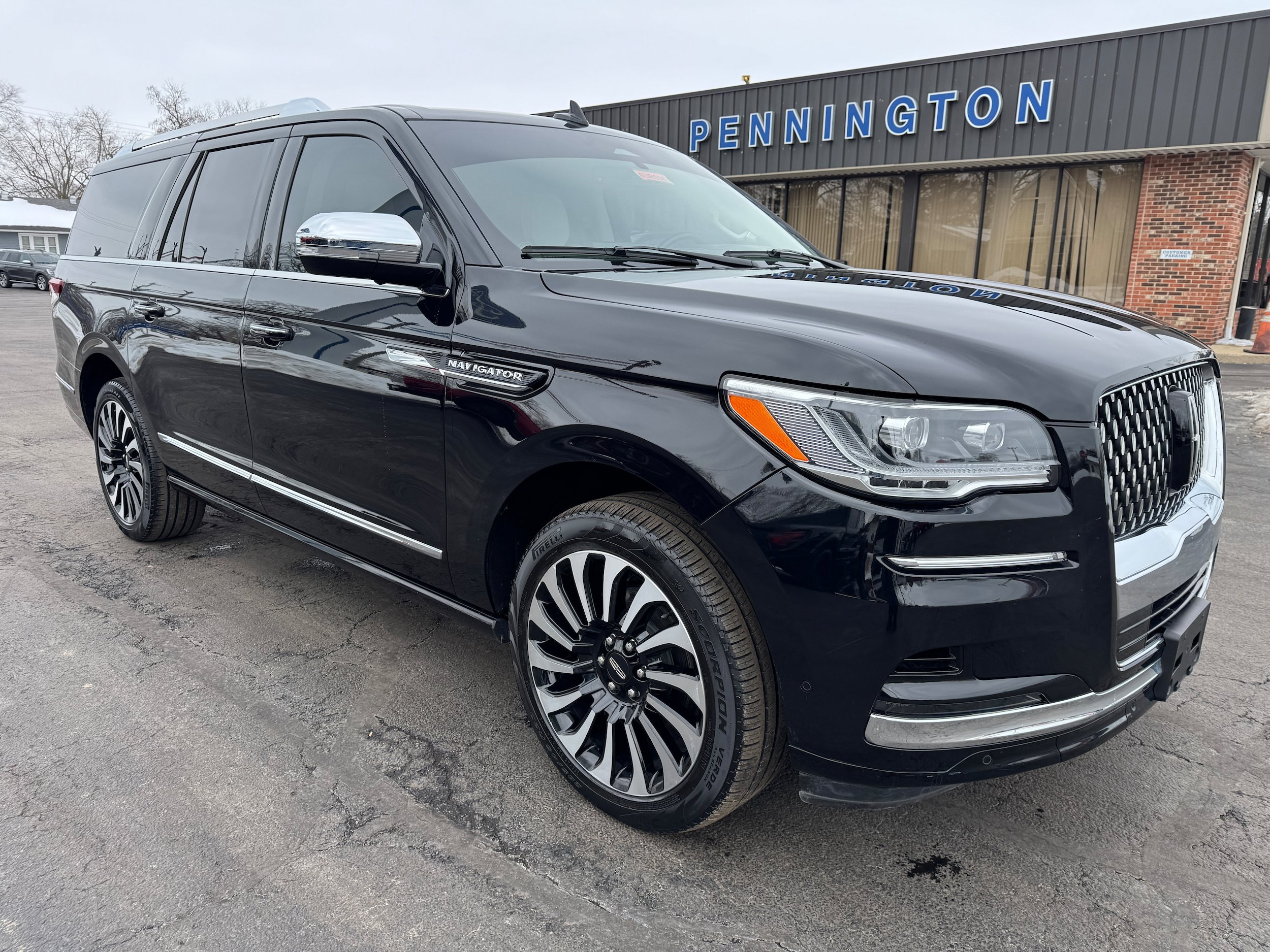 Used 2023 Lincoln Navigator L Black Label AWD/4WD image 9