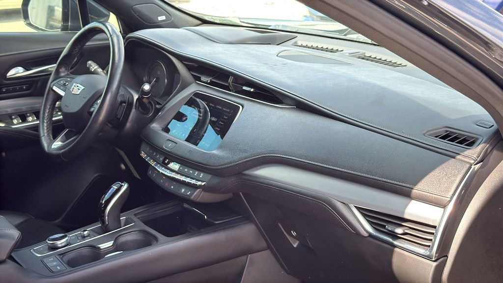 Used 2021 Cadillac XT4 Premium Luxury image 30