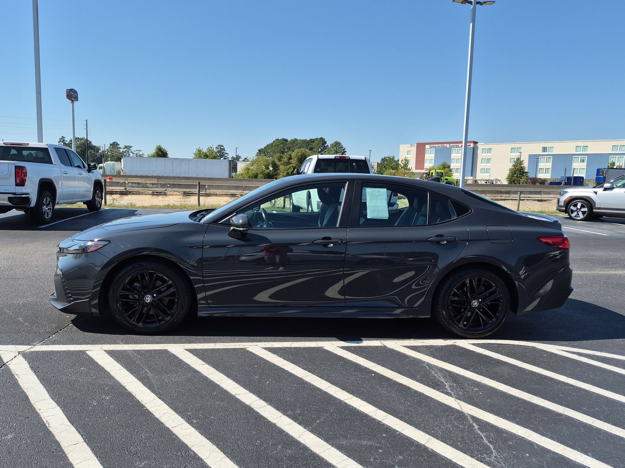 Used 2025 Toyota Camry SE FWD image 6