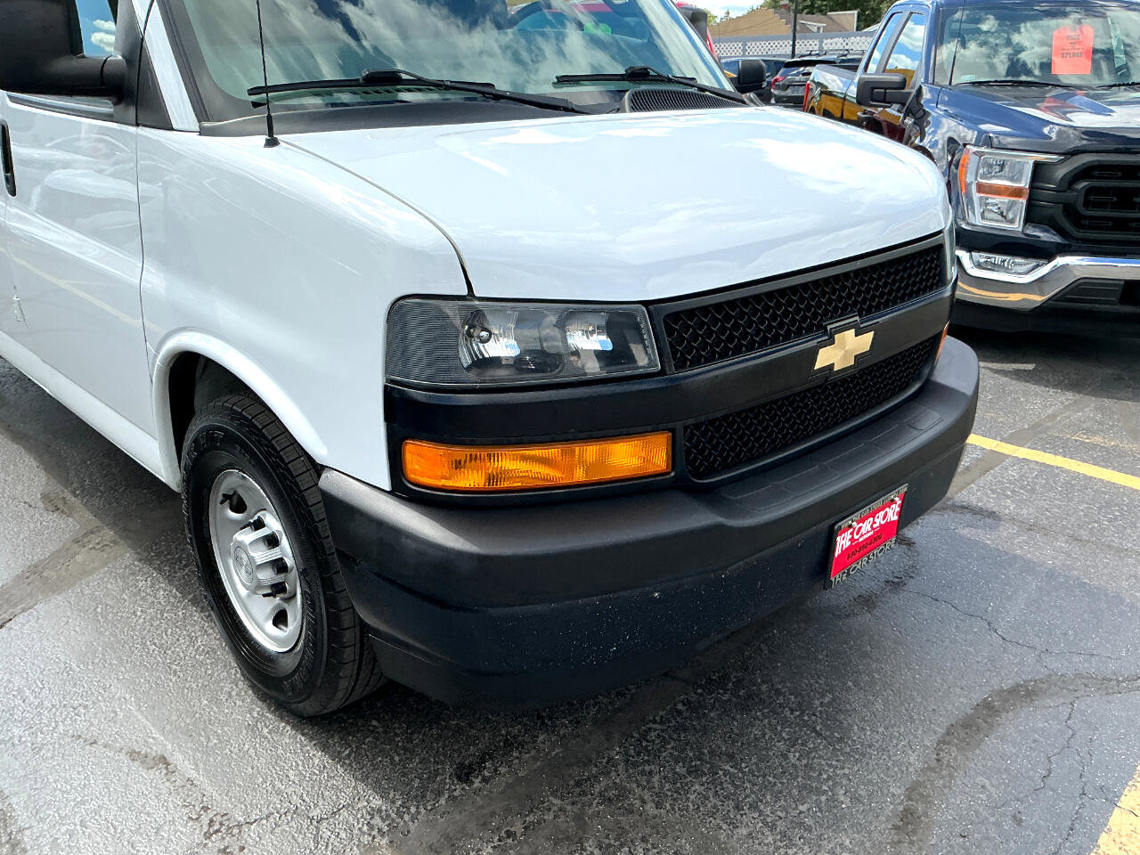 Used 2019 Chevrolet Express 3500 w/ Driver Convenience Package image 23