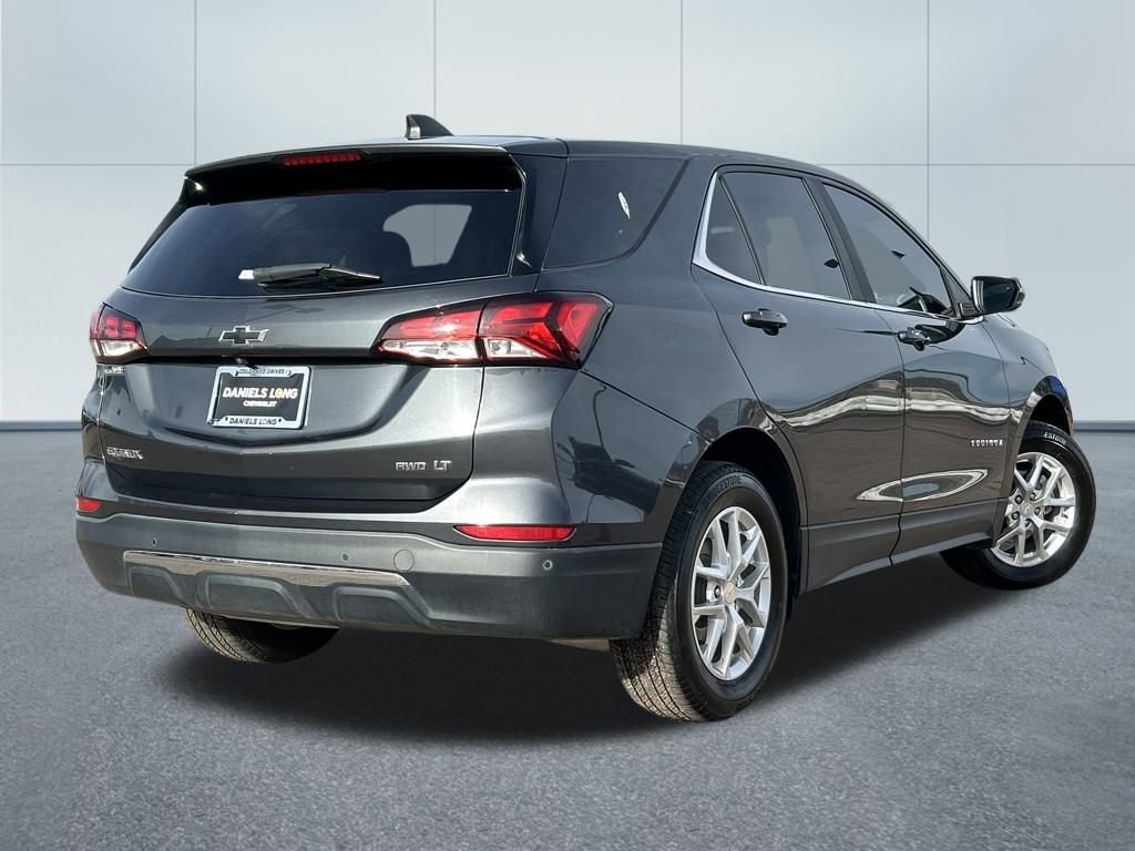 Used 2023 Chevrolet Equinox LT image 2