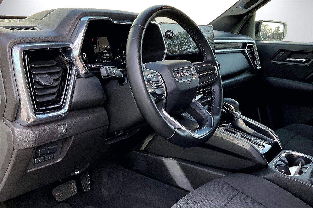 Used 2024 GMC Canyon Elevation w/ Trailering Package image 18