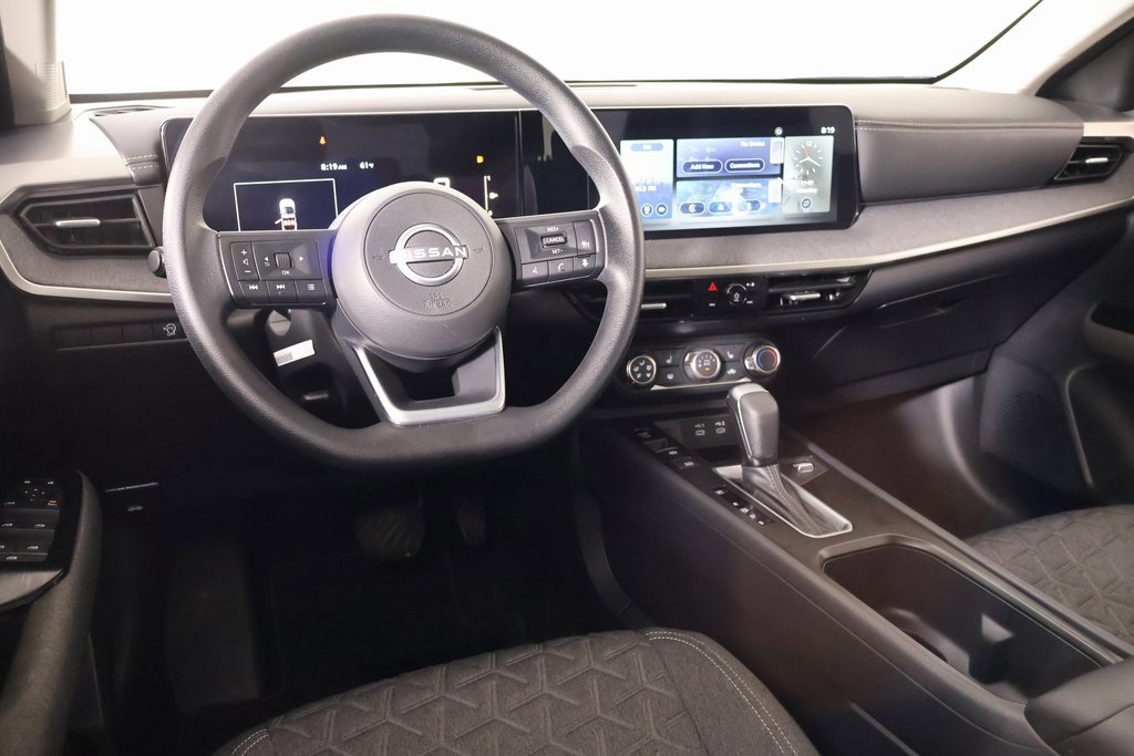 Used 2025 Nissan Kicks SV w/ SV Premium Package image 2