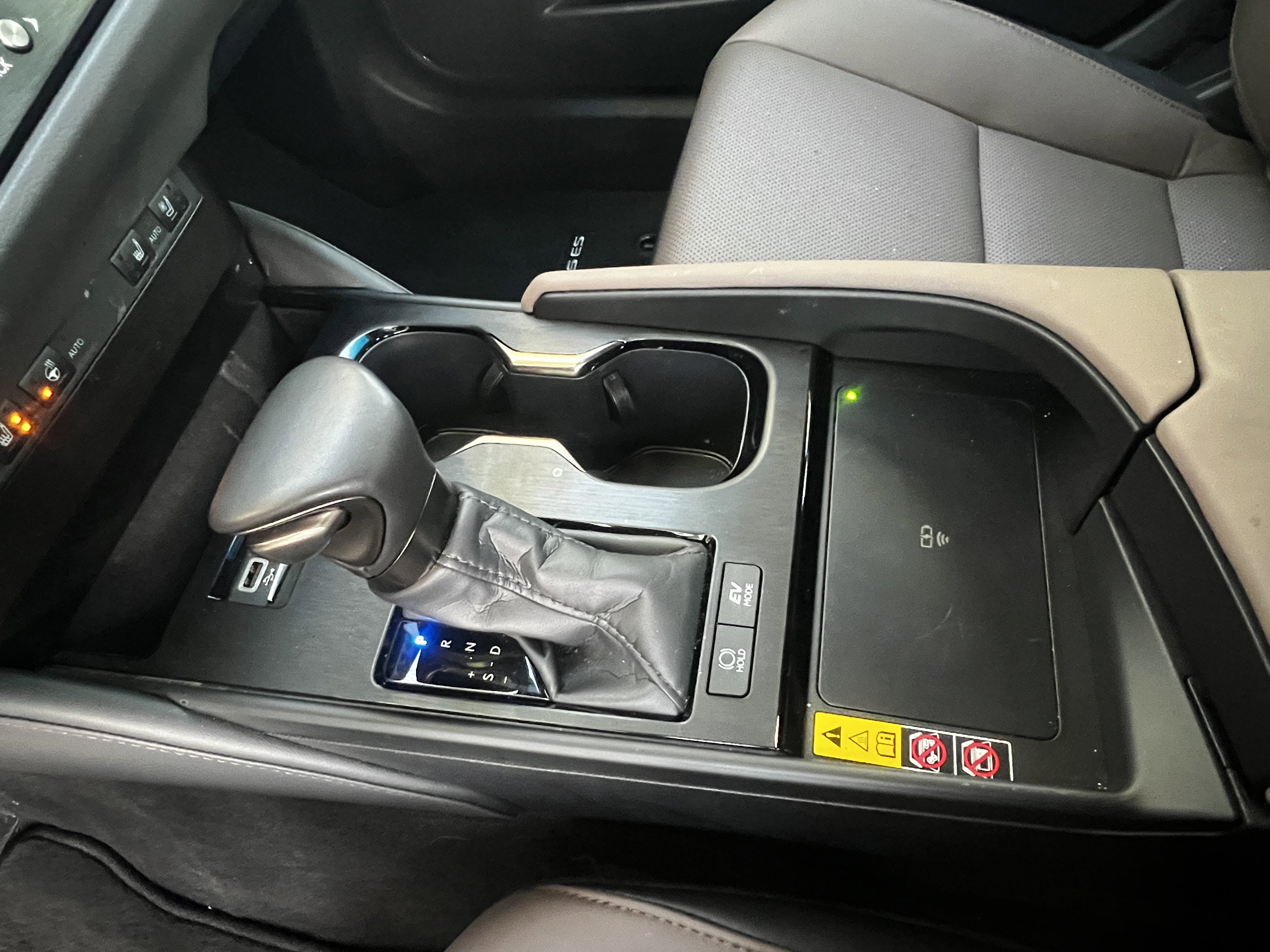 Used 2025 Lexus ES 300h w/ Premium Package image 27