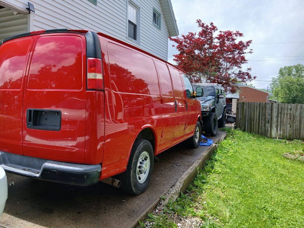 Used 2014 Chevrolet Express 3500 RWD image 2