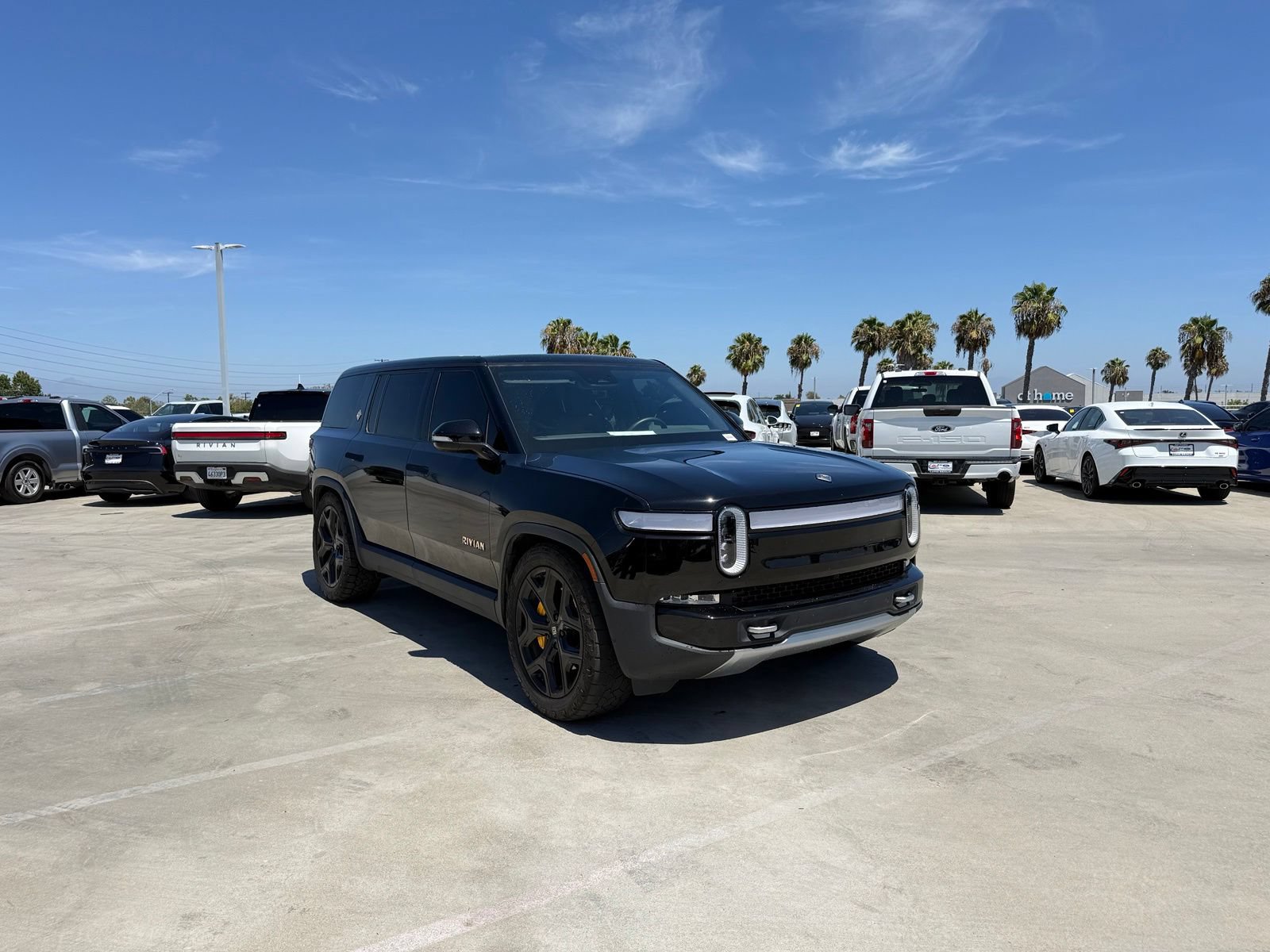 Used 2023 Rivian R1S Adventure AWD/4WD image 4