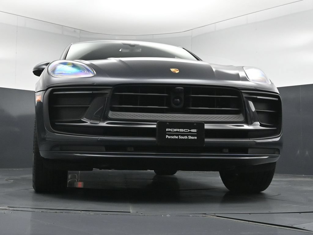 Certified 2025 Porsche Macan AWD/4WD image 31