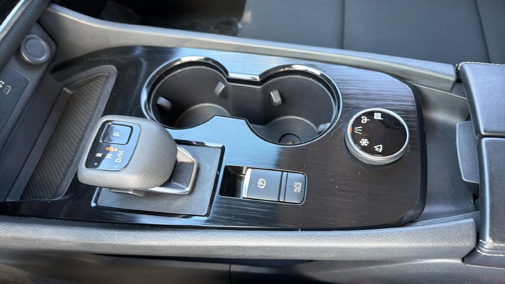 Used 2024 Nissan Rogue S AWD/4WD image 18