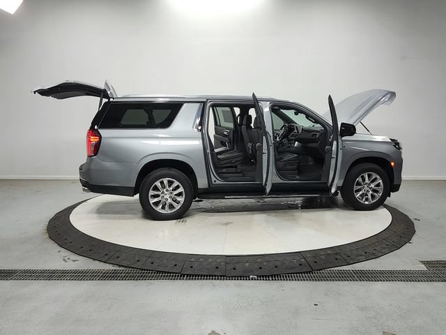 Used 2023 Chevrolet Suburban Premier AWD/4WD image 17