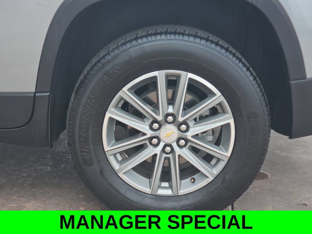 Used 2023 Chevrolet Traverse LT w/ LPO, Cargo Package AWD/4WD image 38