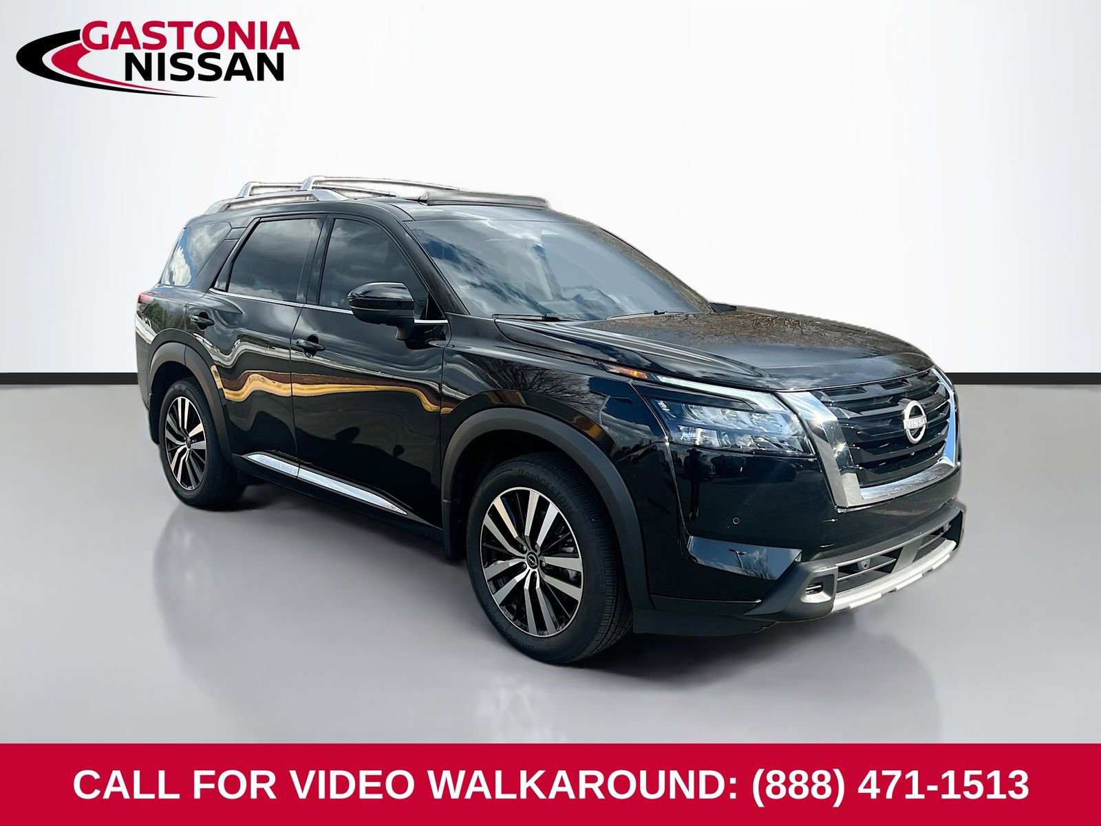 Used 2025 Nissan Pathfinder Platinum w/ Cargo Package image 1