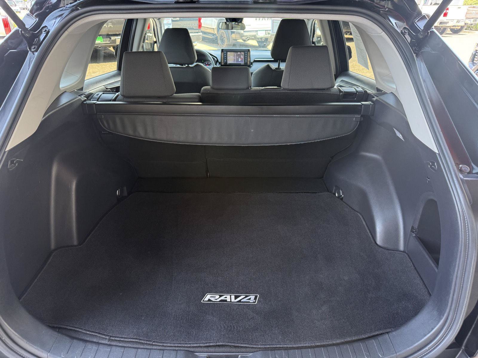 Certified 2021 Toyota RAV4 XLE w/ Carpet Mat Package (TMS) AWD/4WD image 19