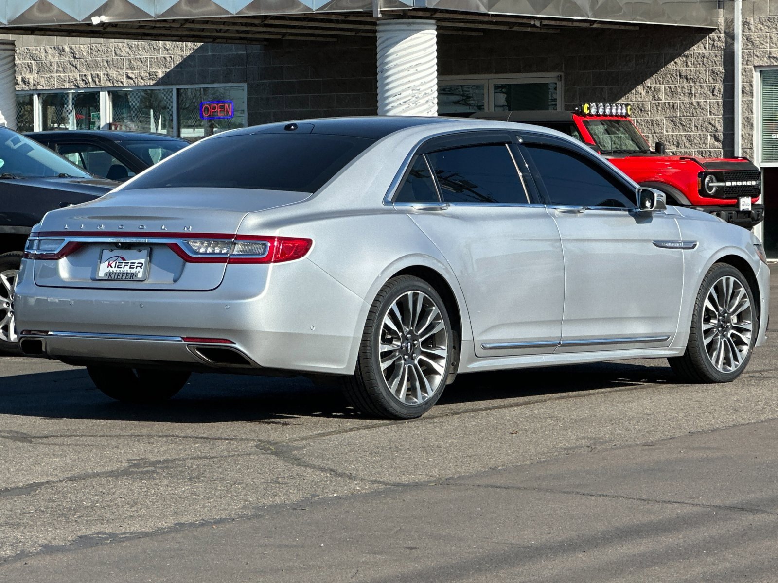 Used 2017 Lincoln Continental Reserve w/ Technology Package image 4
