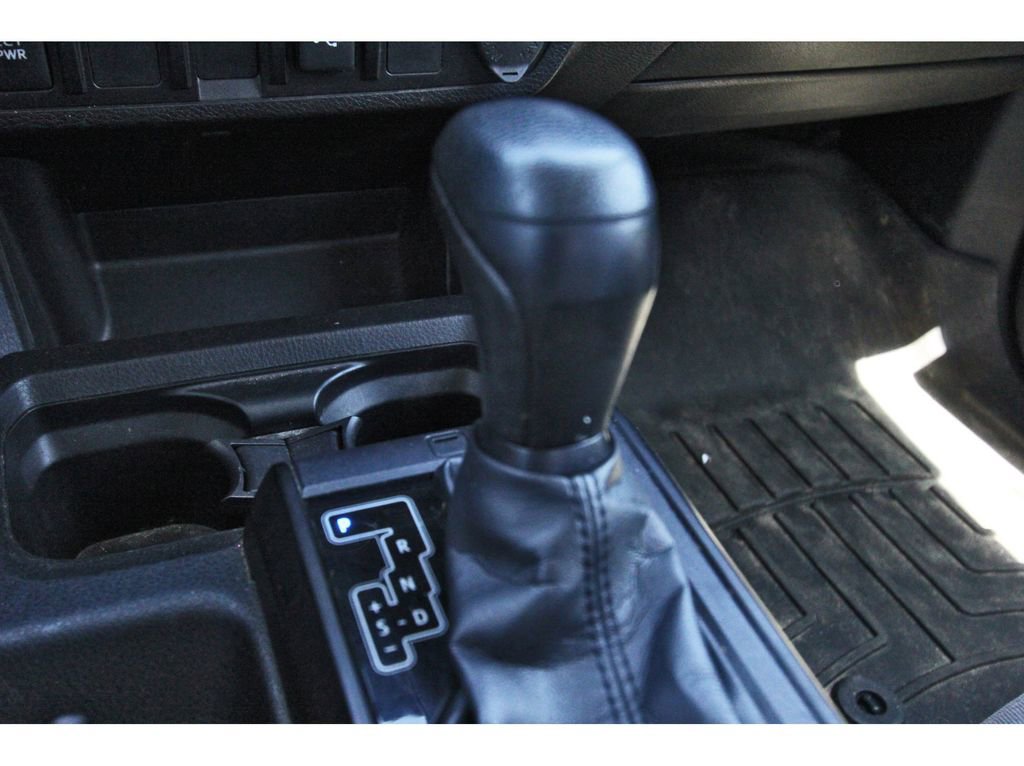 Used 2022 Toyota Tacoma SR AWD/4WD image 19