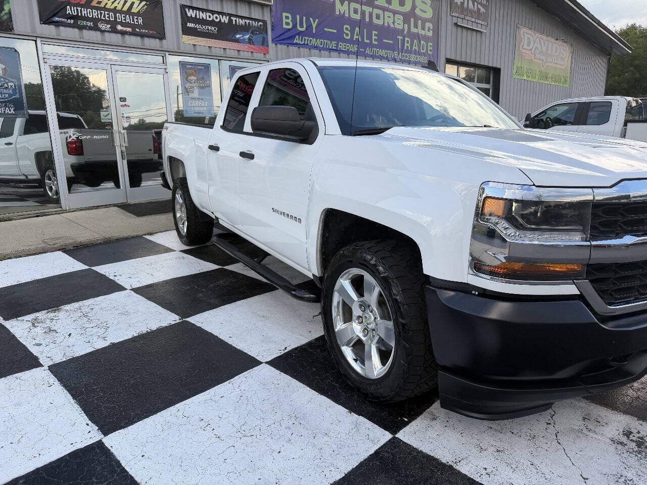 Used 2019 Chevrolet Silverado 1500 W/T w/ WT Convenience Package AWD/4WD image 4
