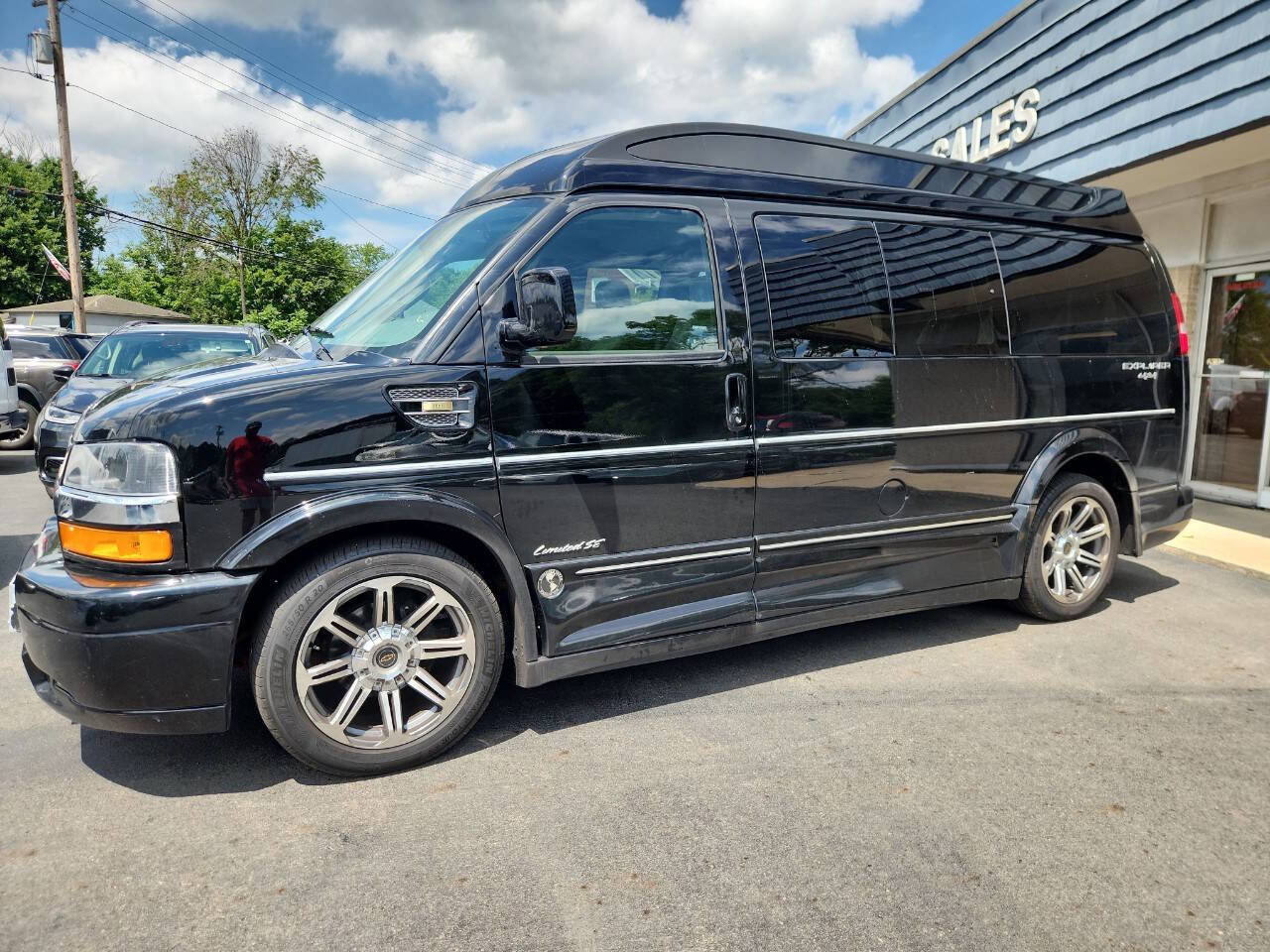 Used 2018 Chevrolet Express 2500 w/ Enhanced Convenience Package image 1