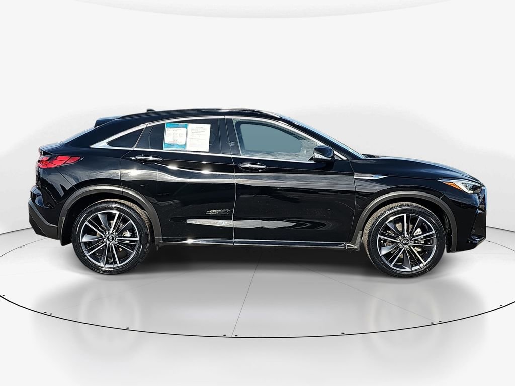 Used 2025 INFINITI QX55 Essential image 3