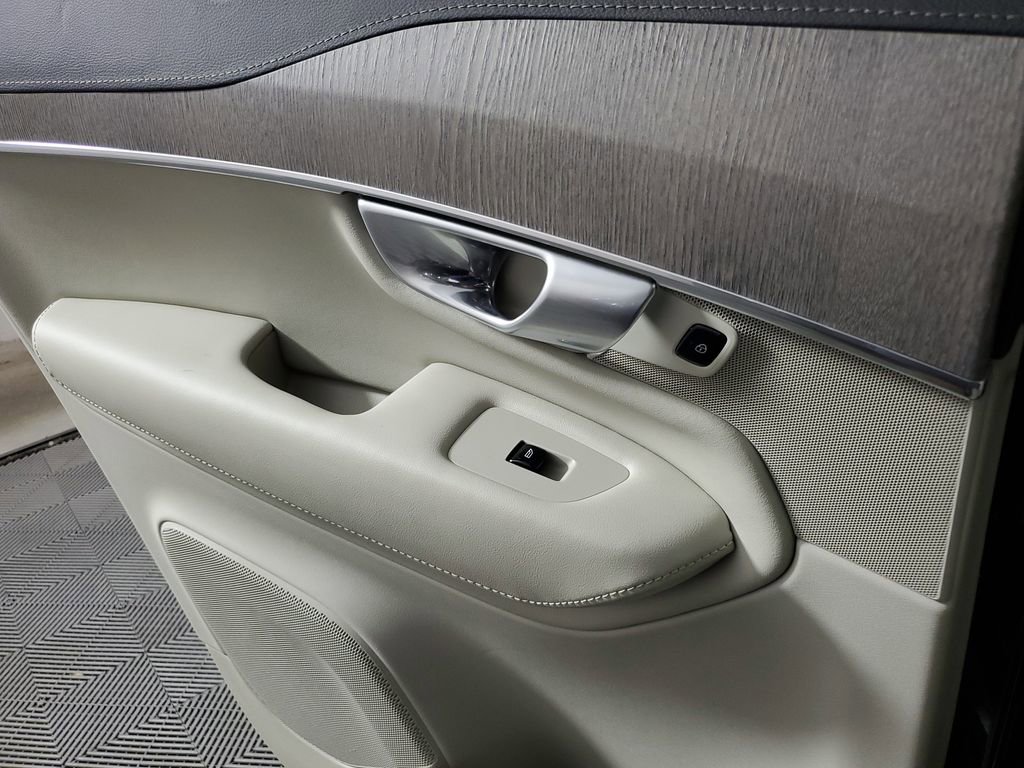 Certified 2024 Volvo XC90 B6 Ultimate w/ Protection Package Premier image 21