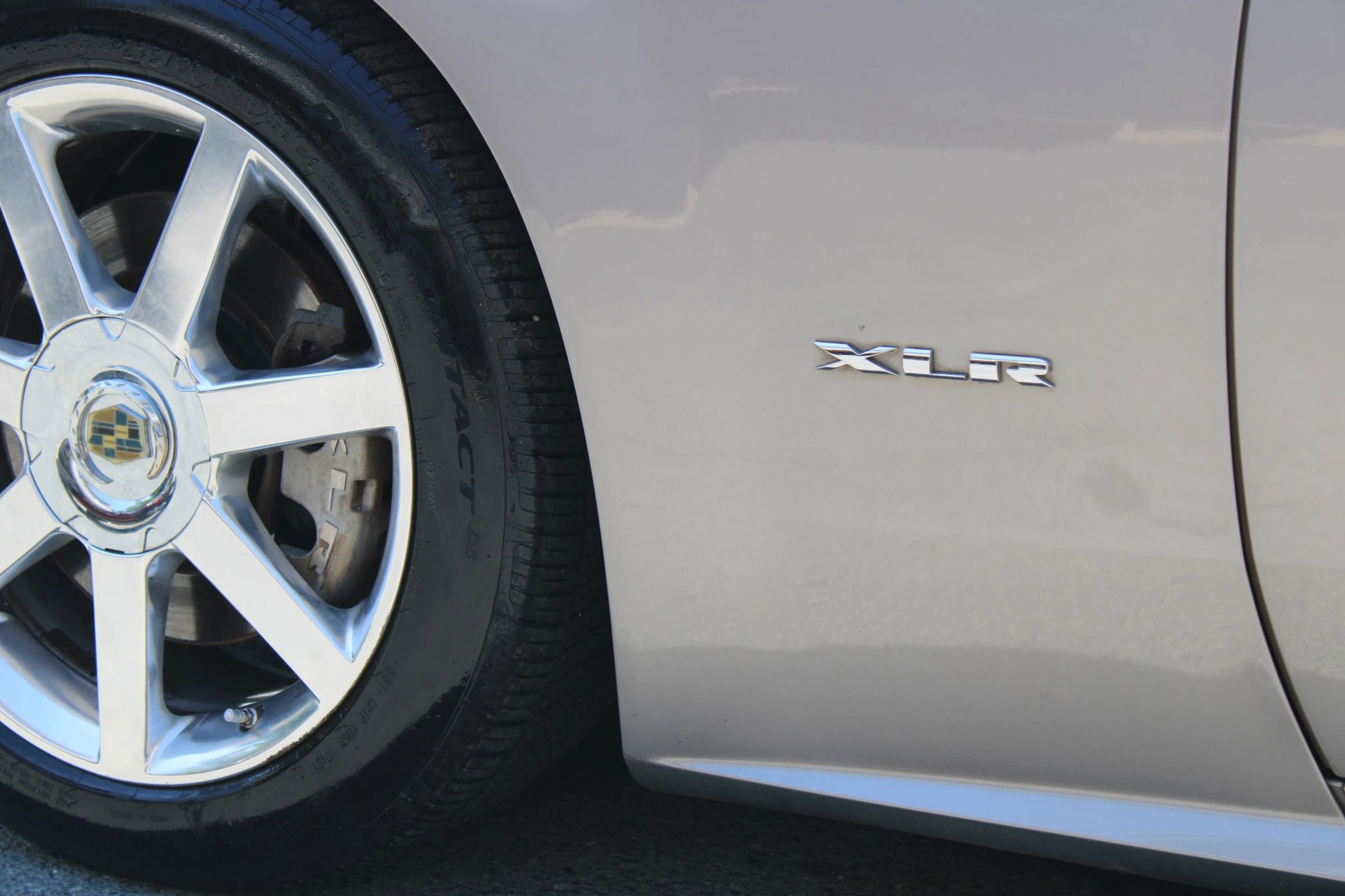 Used 2005 Cadillac XLR RWD image 29
