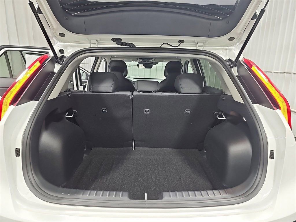Used 2024 Kia Niro LX image 12