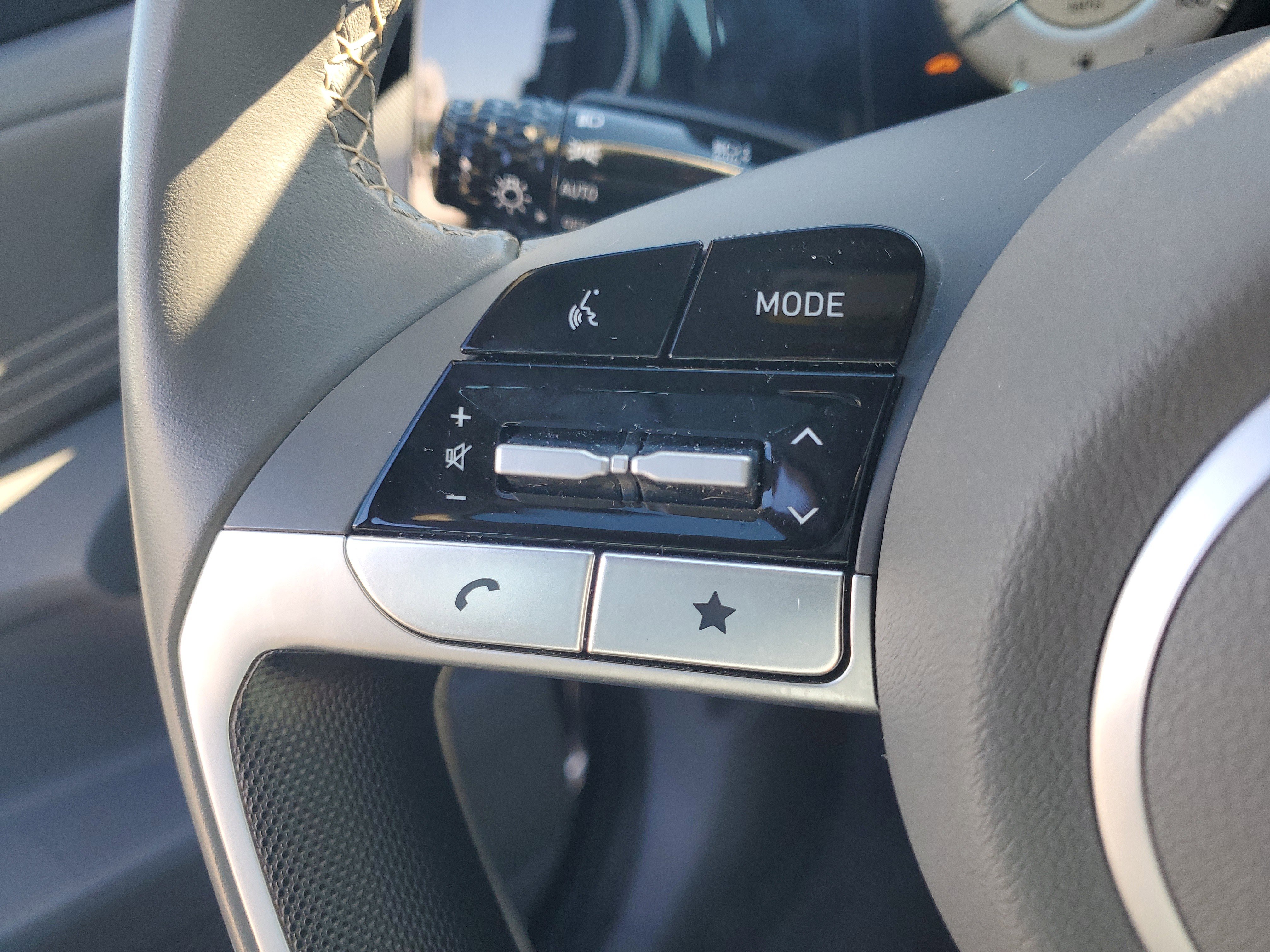 Used 2025 Hyundai Elantra SEL image 20