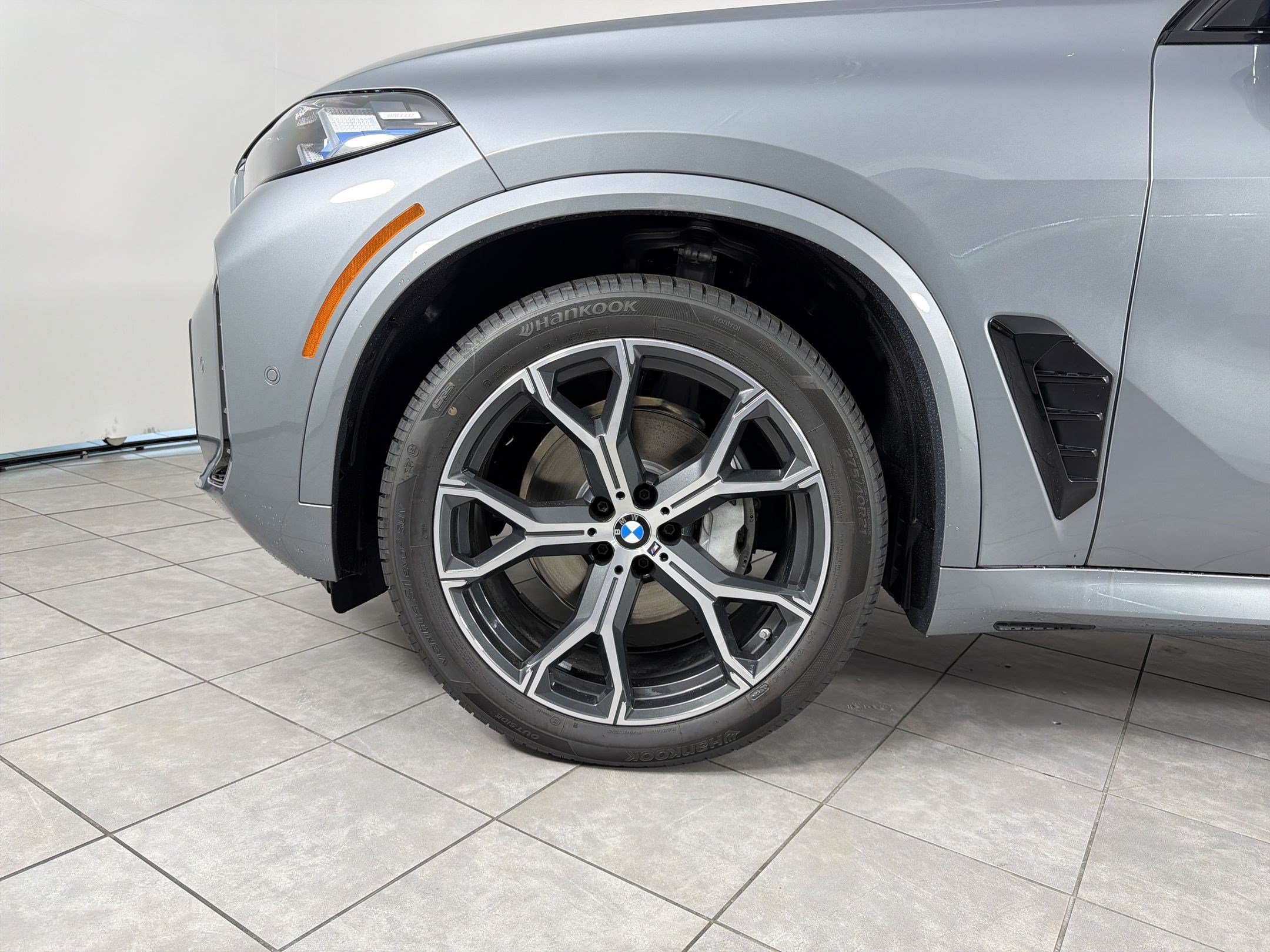 New 2026 BMW X5 xDrive40i w/ M Sport Package AWD/4WD image 11