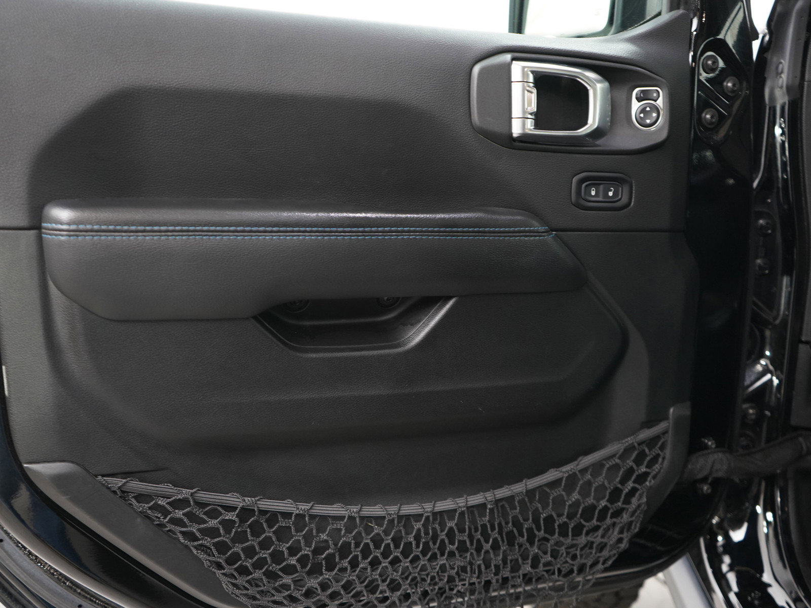 Used 2022 Jeep Wrangler Unlimited Rubicon 4xe w/ Steel Bumper Group image 18