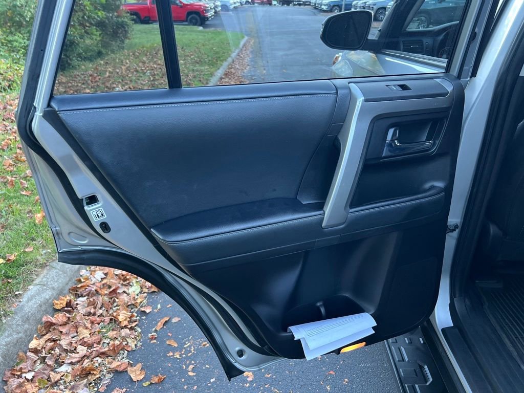 Used 2020 Toyota 4Runner SR5 Premium image 39