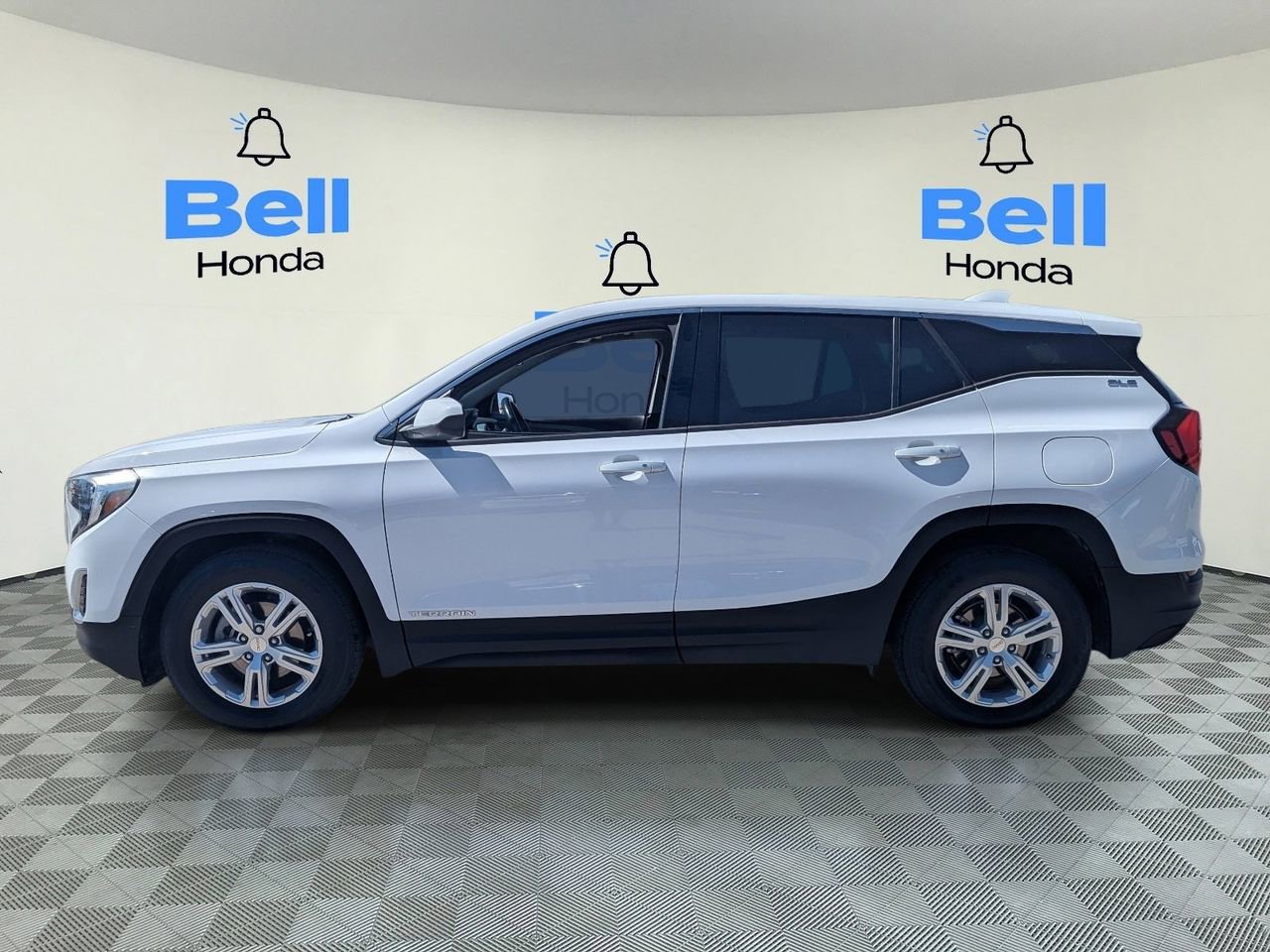 Used 2020 GMC Terrain SLE image 2