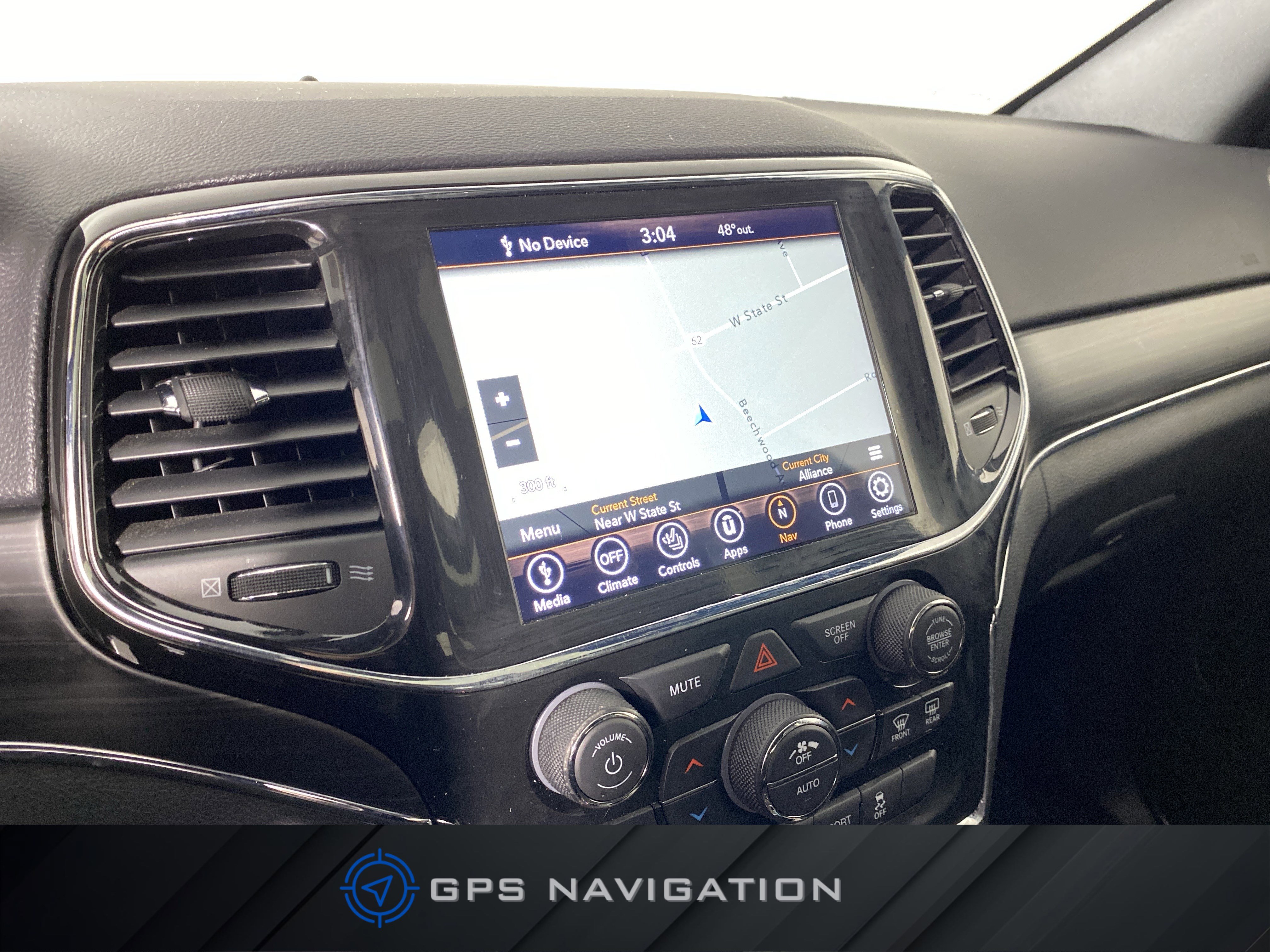 Used 2022 Jeep Grand Cherokee Limited image 4