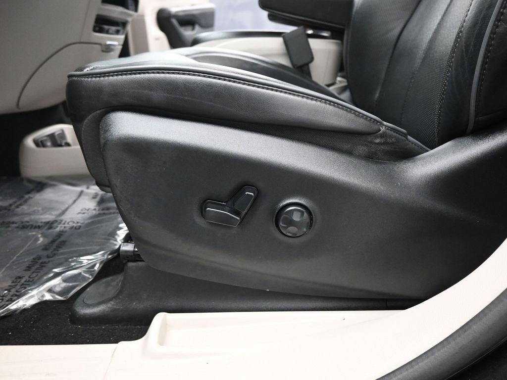 Used 2018 Chrysler Pacifica Limited w/ Advanced Safetytec Group image 11