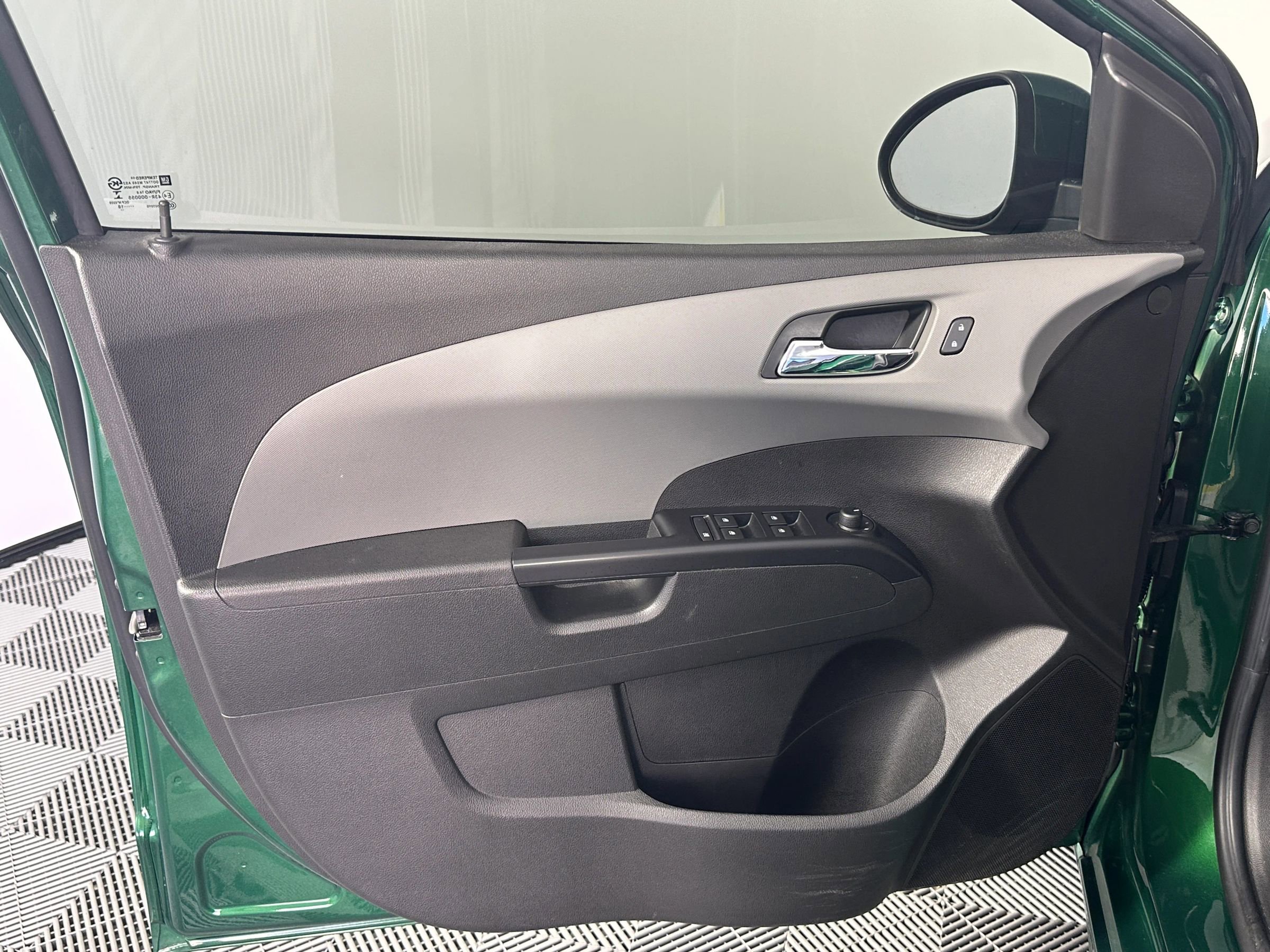 Used 2018 Chevrolet Sonic LT w/ Convenience Package image 25