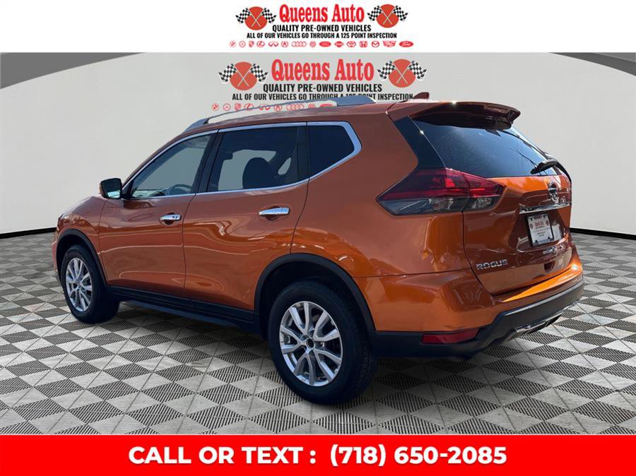 Used 2018 Nissan Rogue SV AWD/4WD image 4