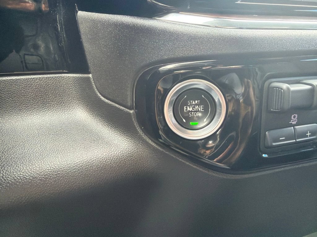 Used 2025 GMC Sierra 1500 SLT AWD/4WD image 17