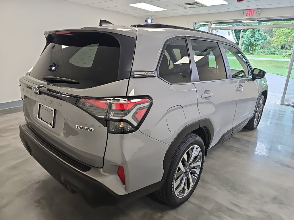 Used 2025 Subaru Forester Touring AWD/4WD image 3