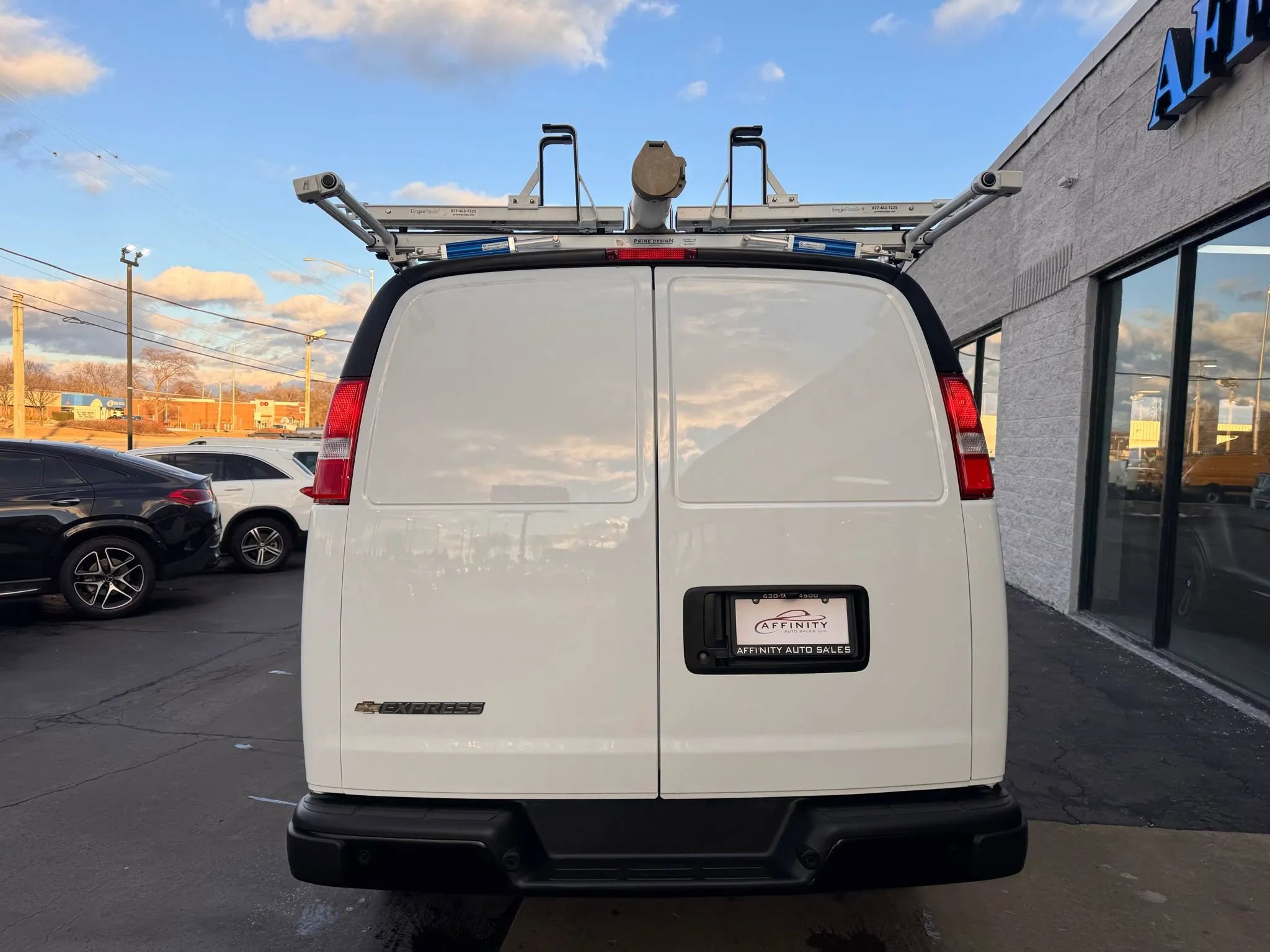 Used 2025 Chevrolet Express 2500 Extended w/ Communications Package RWD image 4
