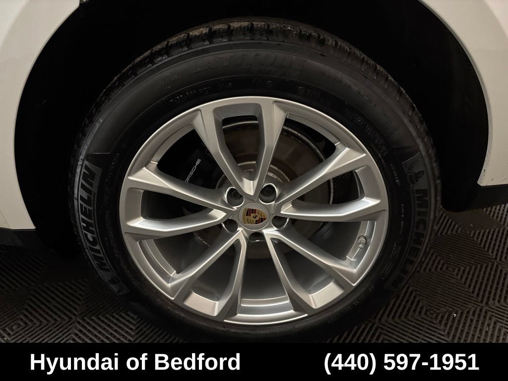 Used 2023 Porsche Macan Turbo AWD/4WD image 30