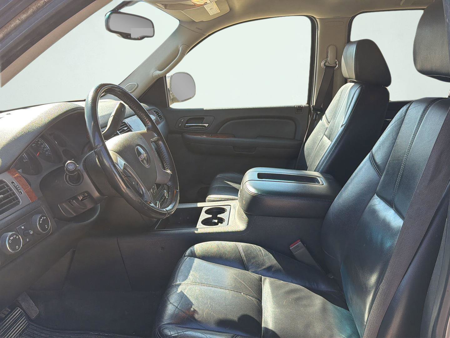 Used 2008 GMC Yukon XL SLT w/ SLT Preferred Equipment Group image 9