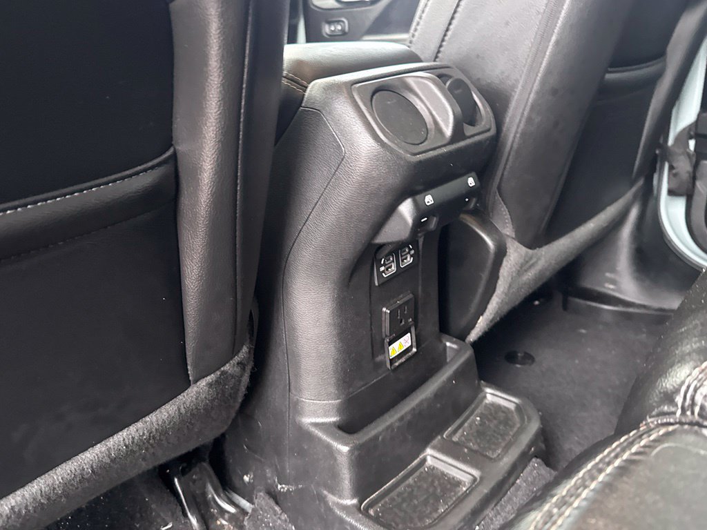 Used 2023 Jeep Wrangler Unlimited Sahara w/ Cold Weather Group AWD/4WD image 28