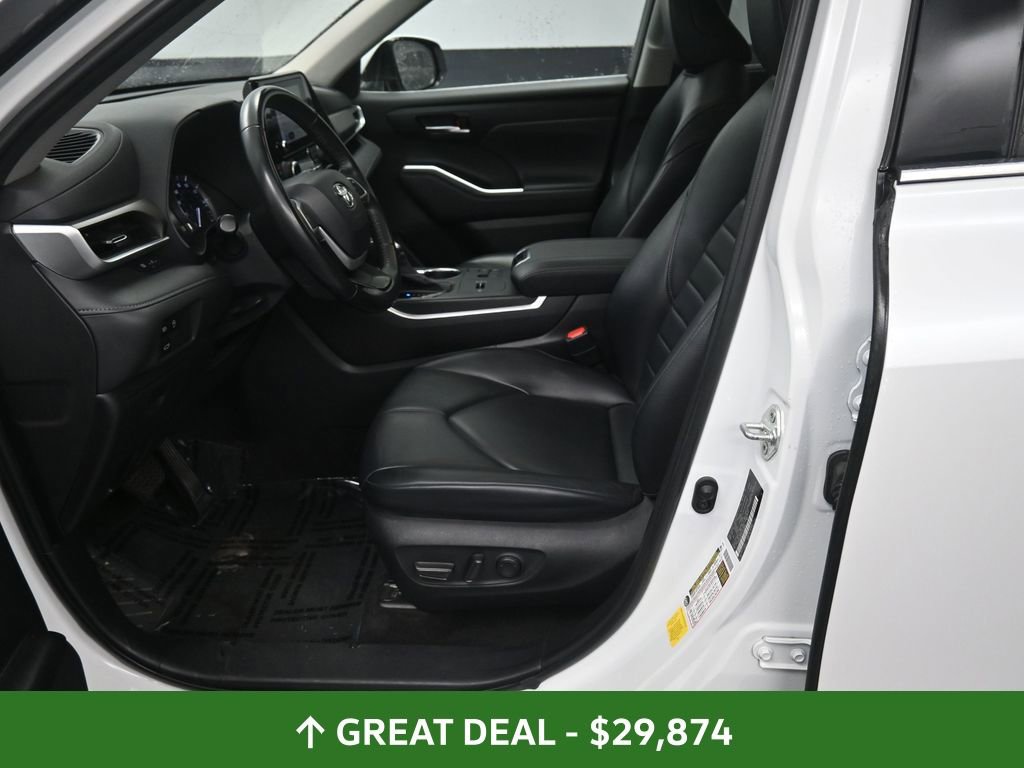 Used 2023 Toyota Highlander XLE image 32